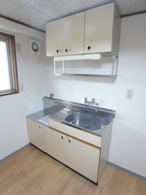 Kitchen. Gas stove is bringing.