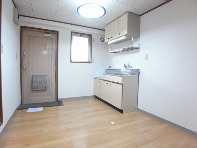 Toilet. It is a Western-style toilet.