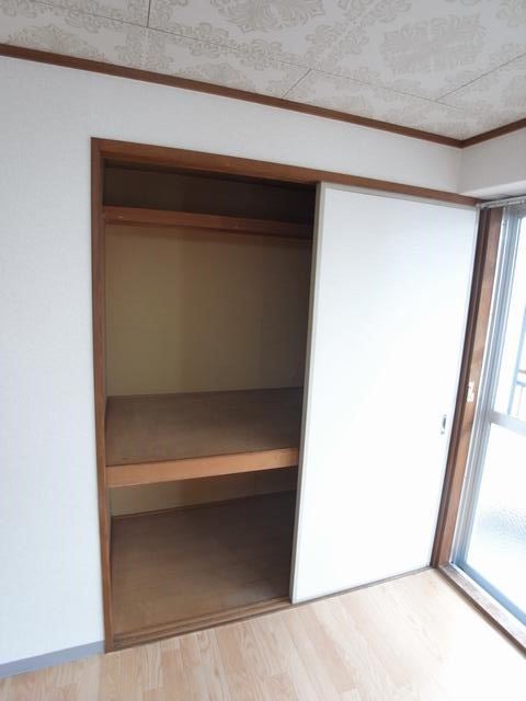 Living and room. Storage is spread.