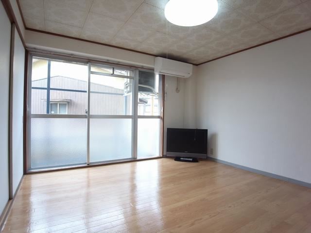 Entrance. This room seen from the entrance.