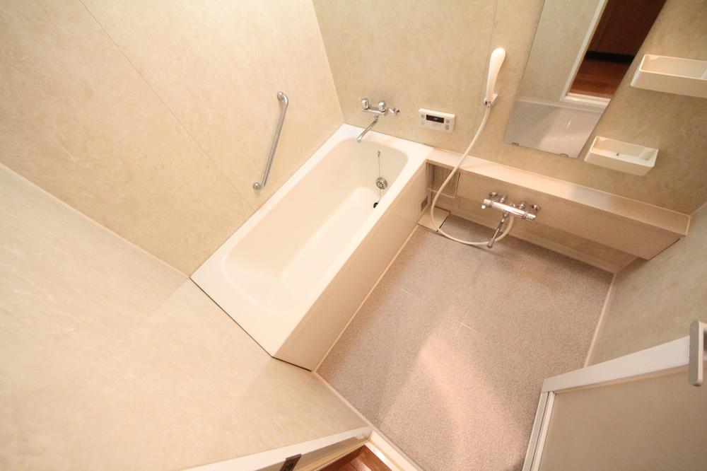 Bathroom. Local (10 May 2013) Shooting