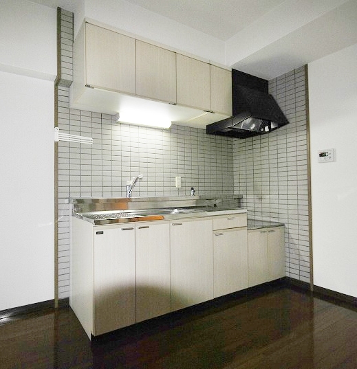 Kitchen. Two-burner stove installation Allowed