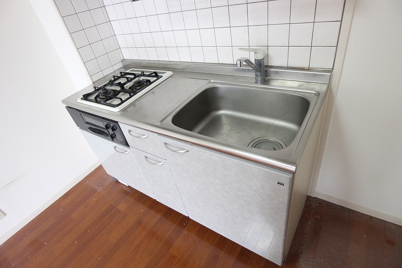 Kitchen. 2-burner stove in the kitchen