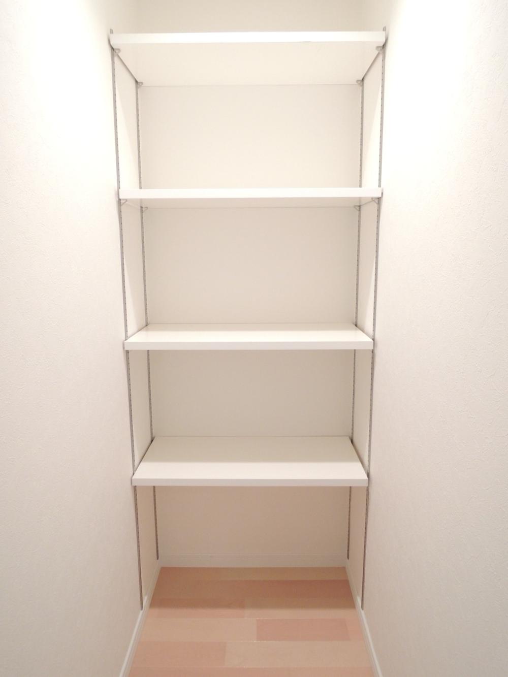 Receipt. Large capacity shoe closet