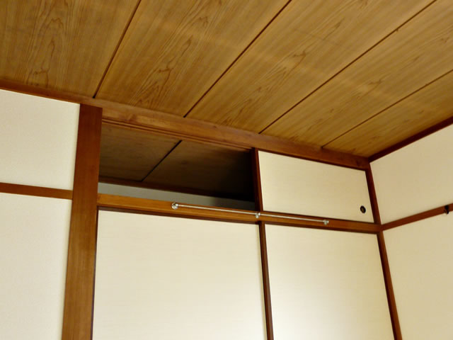 Receipt. Upper upper closet