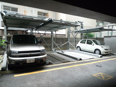 Building appearance. Parking lot