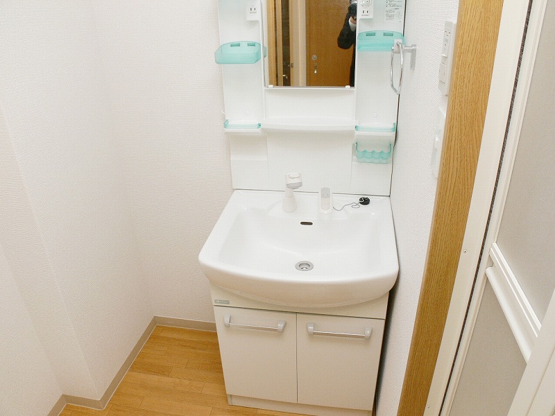 Washroom. Wash basin