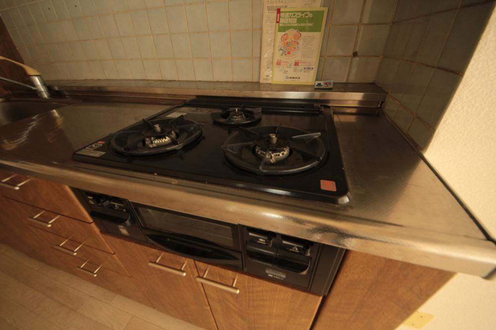 Kitchen. Local (10 May 2013) Shooting