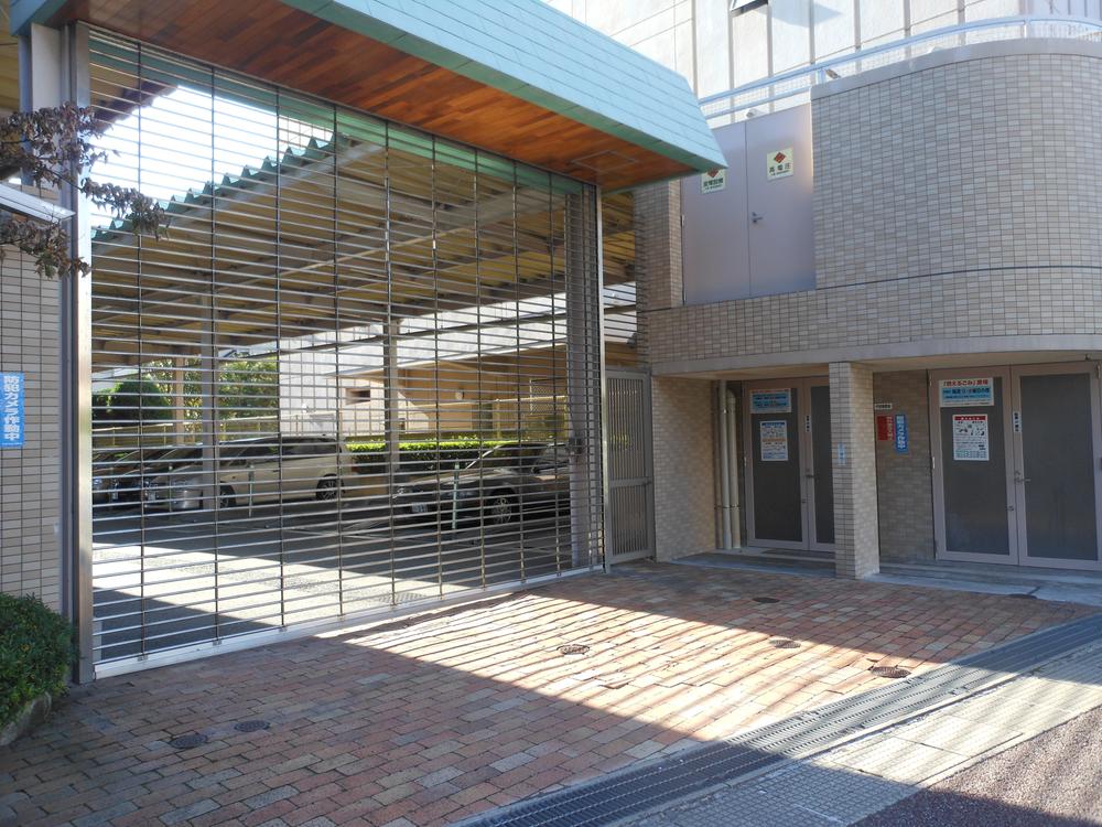 Entrance. Common areas