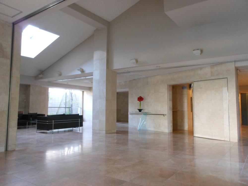 Entrance. Common areas