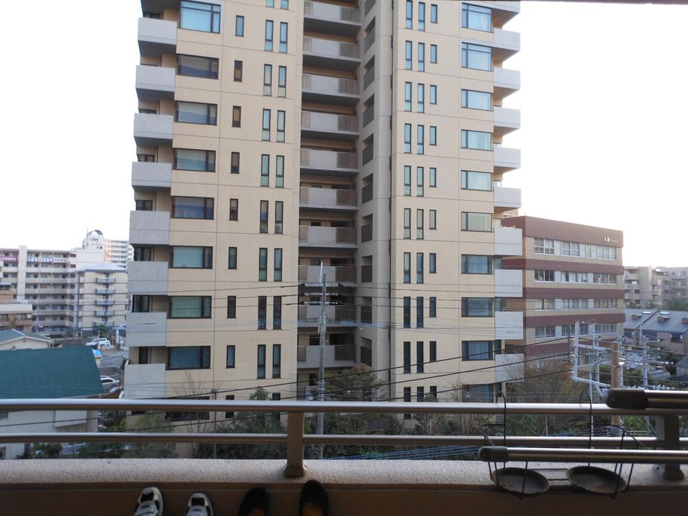 View photos from the dwelling unit. View from the site (November 2013) Shooting