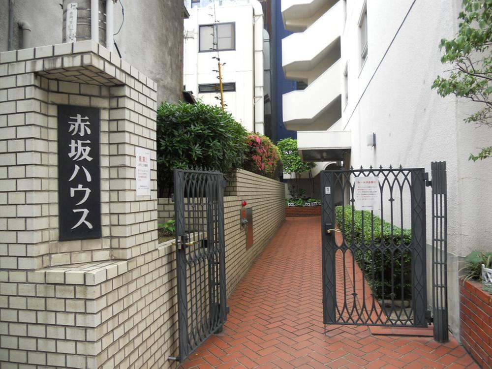 Local appearance photo. Entrance entrance
