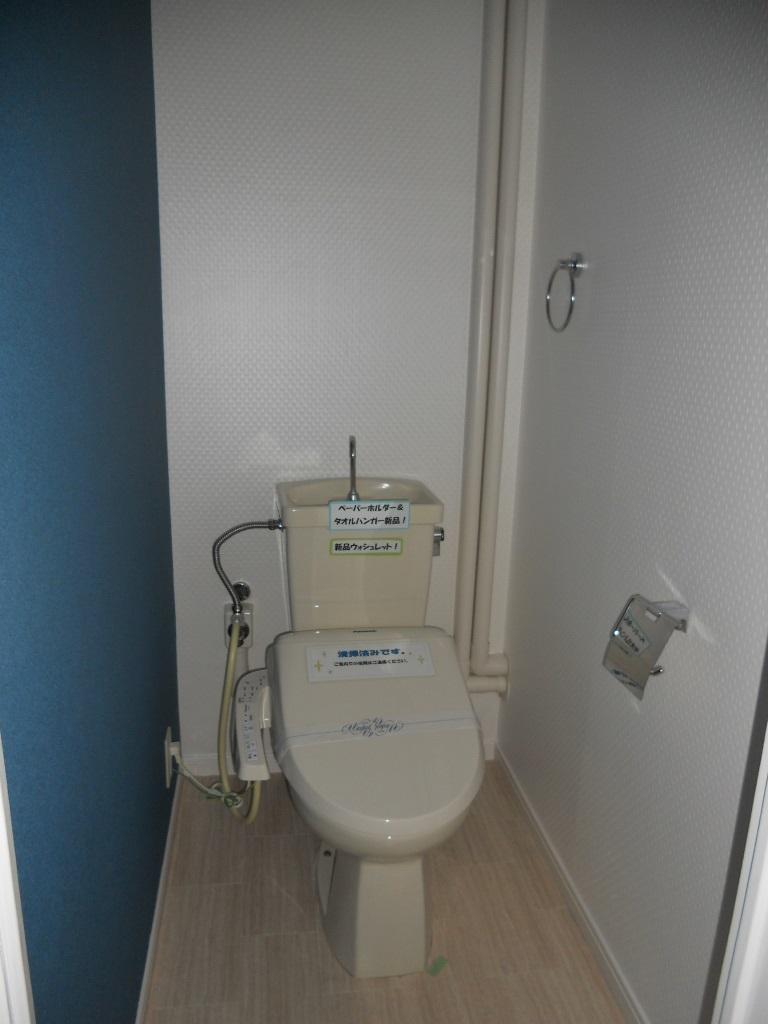 Toilet. Bidet ・ Towel hanger ・ Paper holder new