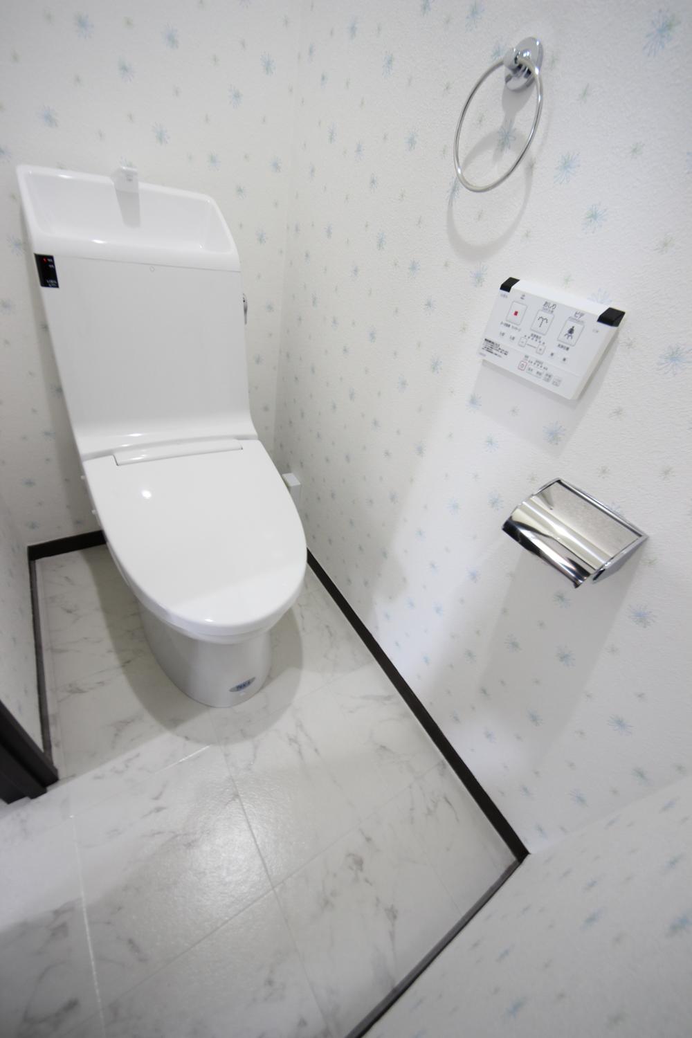 Toilet. Local (12 May 2013) Shooting