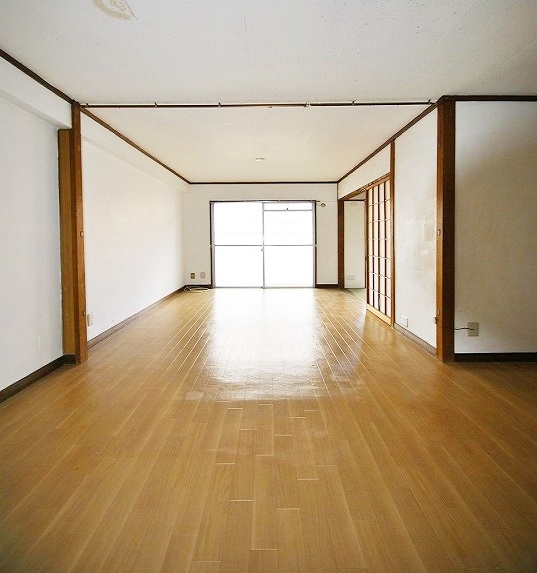 Other room space. Spacious living