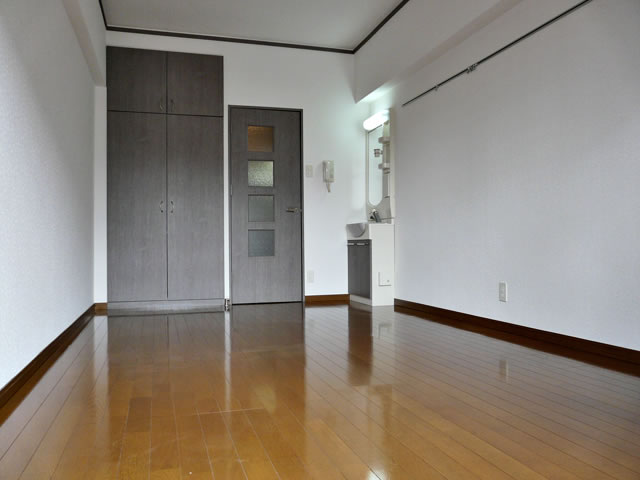 Living and room. Room 1