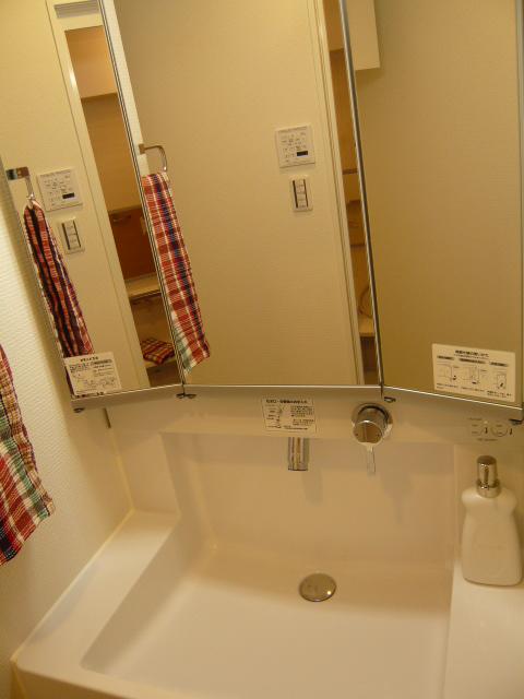 Wash basin, toilet
