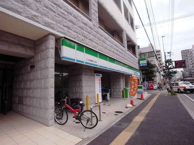 Convenience store. 50m to Family Mart (convenience store)