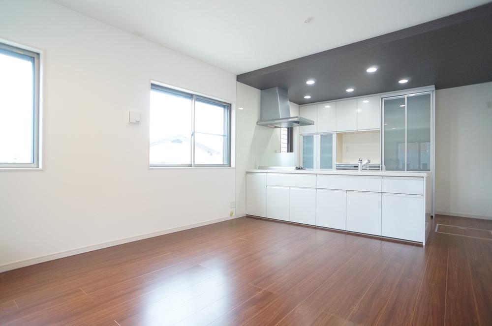 Living. ◆ ◇ spacious relaxing living space at a sofa and table is the "space of family reunion" ◇ ◆