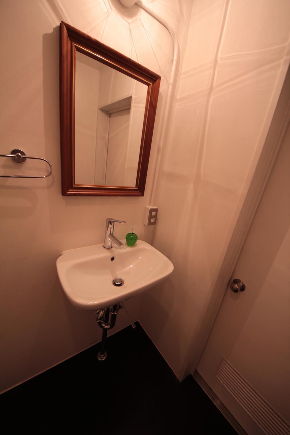 Wash basin, toilet. Local (September 2013) Shooting
