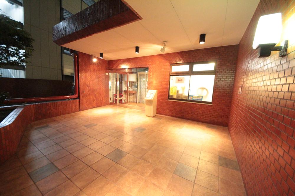Entrance. Local (September 2013) Shooting