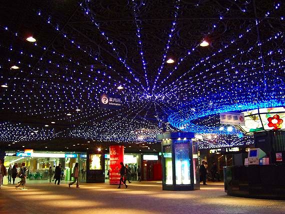 Shopping centre. Tenjin underground shopping mall (shopping center) to 350m