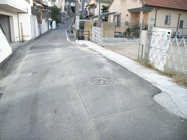 Local photos, including front road. Front road (menses in the northeast side of the road)