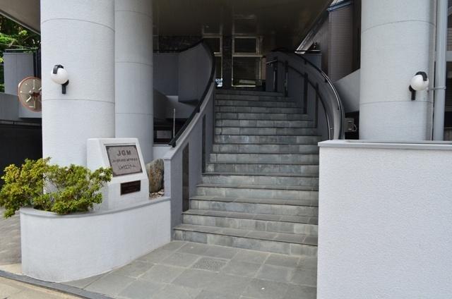 Entrance. Elegant Entrance