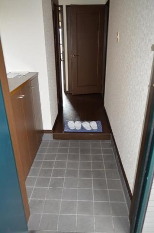 Entrance. It is ready-to-move-in