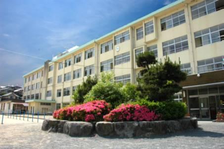 Primary school. Sasaoka and is safe 400m primary school is close to elementary school