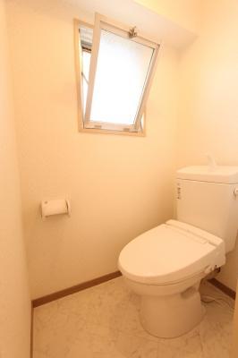 Toilet. Indoor (2013) Shooting
