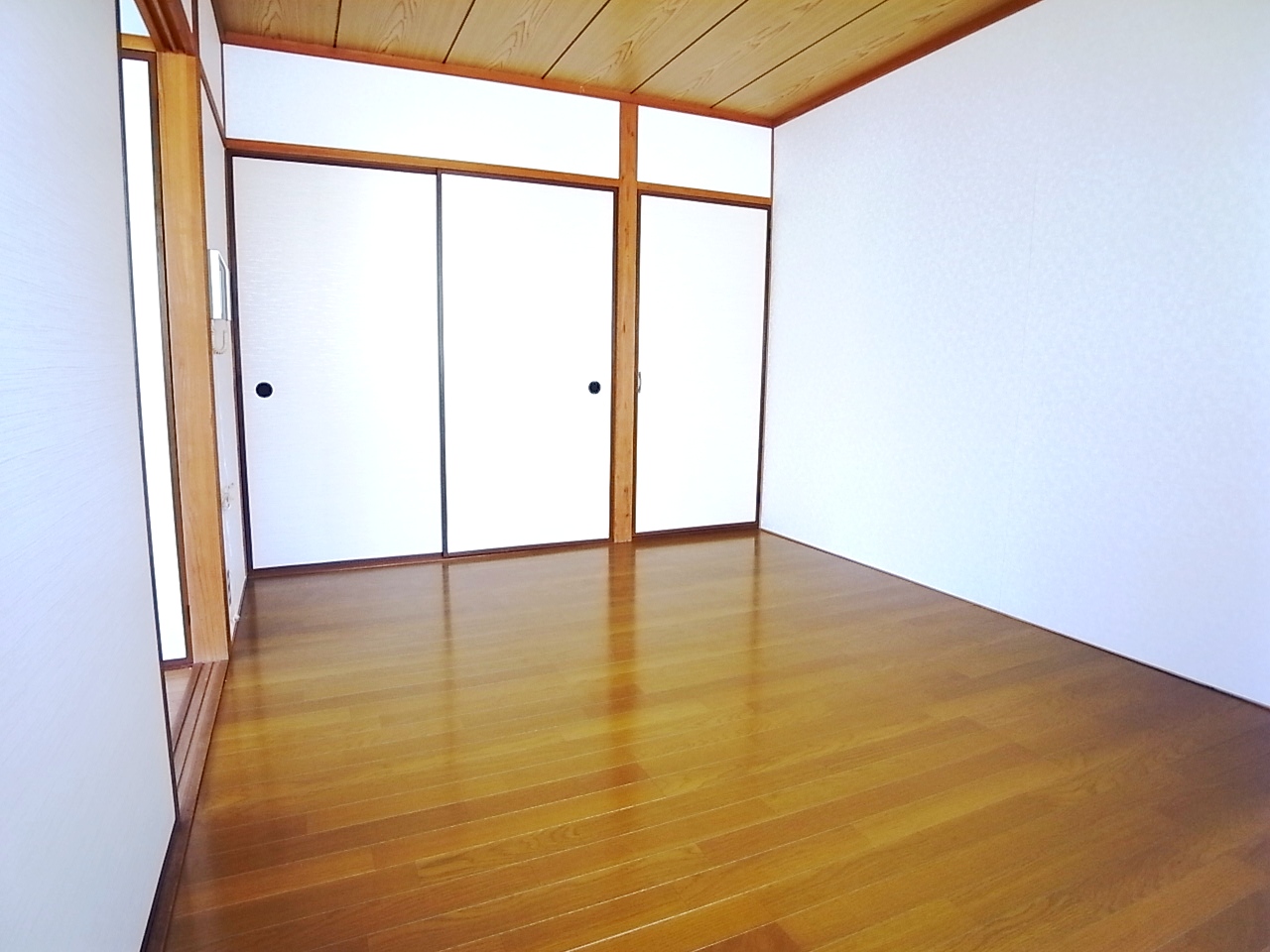 Living and room. Renovated in flooring.