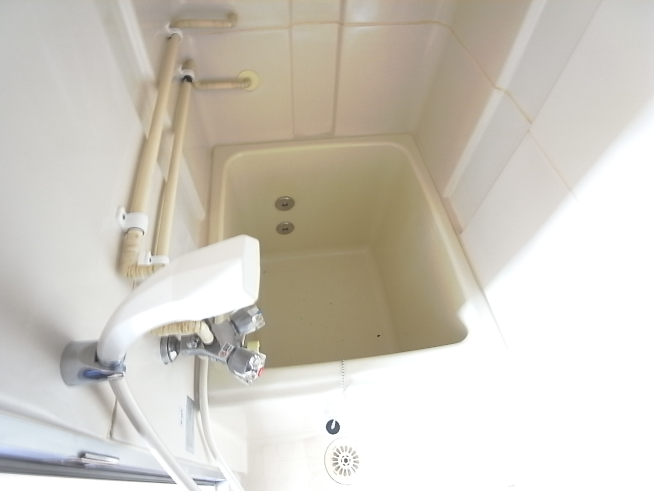 Bath. Of course, hot water supply ・ A shower.