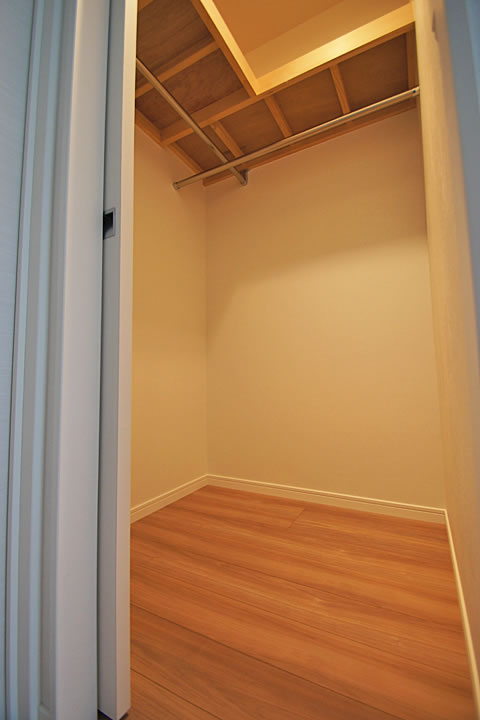 Receipt. Walk-in closet