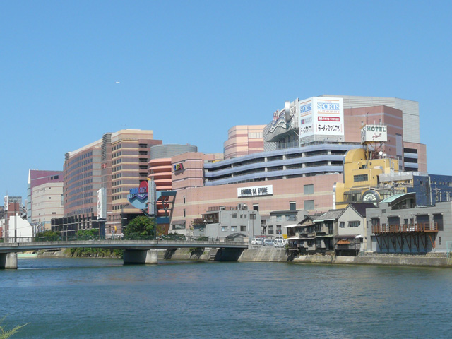 Shopping centre. Canal City Hakata 250m to Grandville (shopping center)