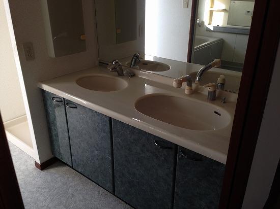 Wash basin, toilet. Indoor shooting