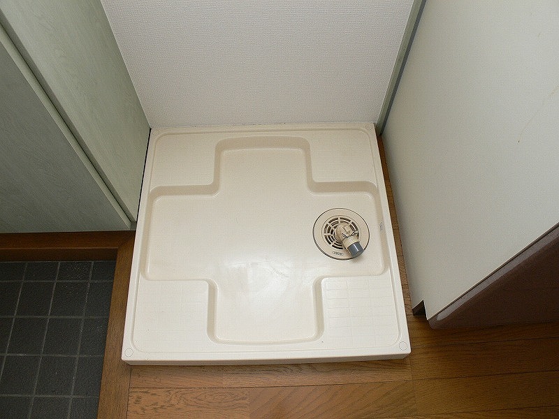 Other room space. Indoor Laundry Storage ☆