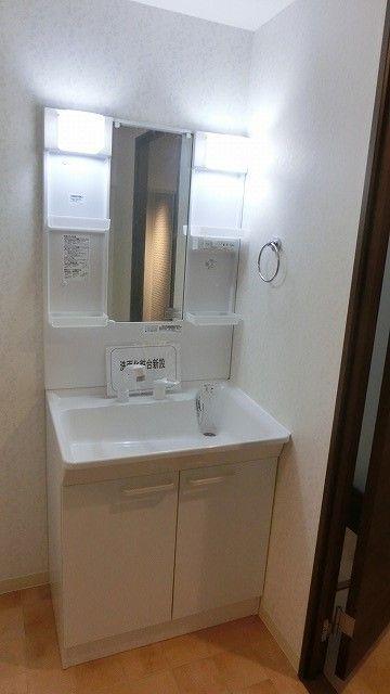Wash basin, toilet. Indoor (10 May 2013) Shooting