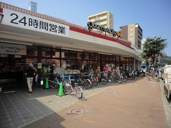 Other. Surrounding facilities (Gourmet City port town stores)