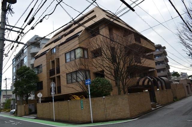 Local appearance photo. Corner lot of a quiet residential area