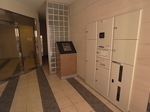 Entrance. Auto lock & Delivery Box