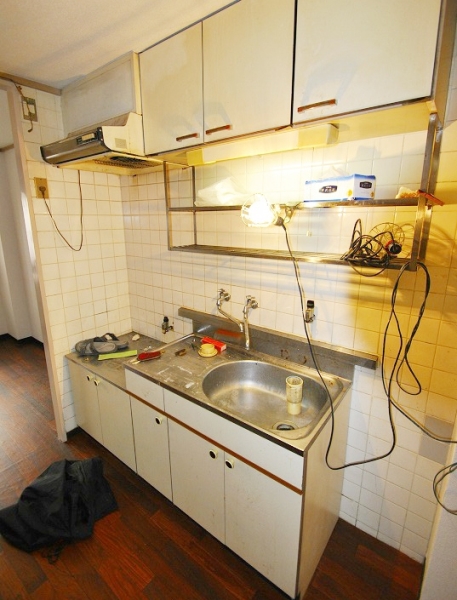 Kitchen. Two-burner stove installation Allowed