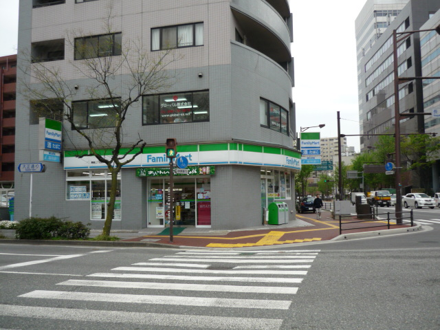 Convenience store. 50m to Family Mart (convenience store)
