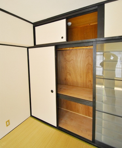 Receipt. Closet full enter