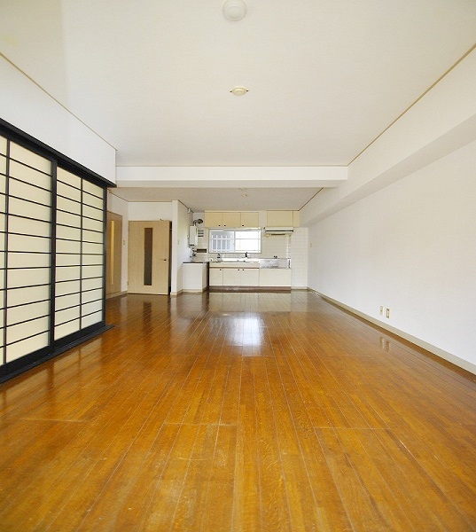 Living and room. You can also use the To spacious in the Pledge LDK13