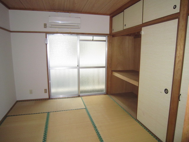 Living and room. Bright south-facing