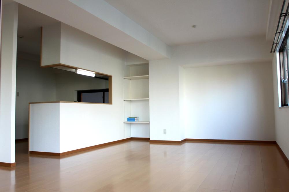 Same specifications photos (living). Renovated is settled