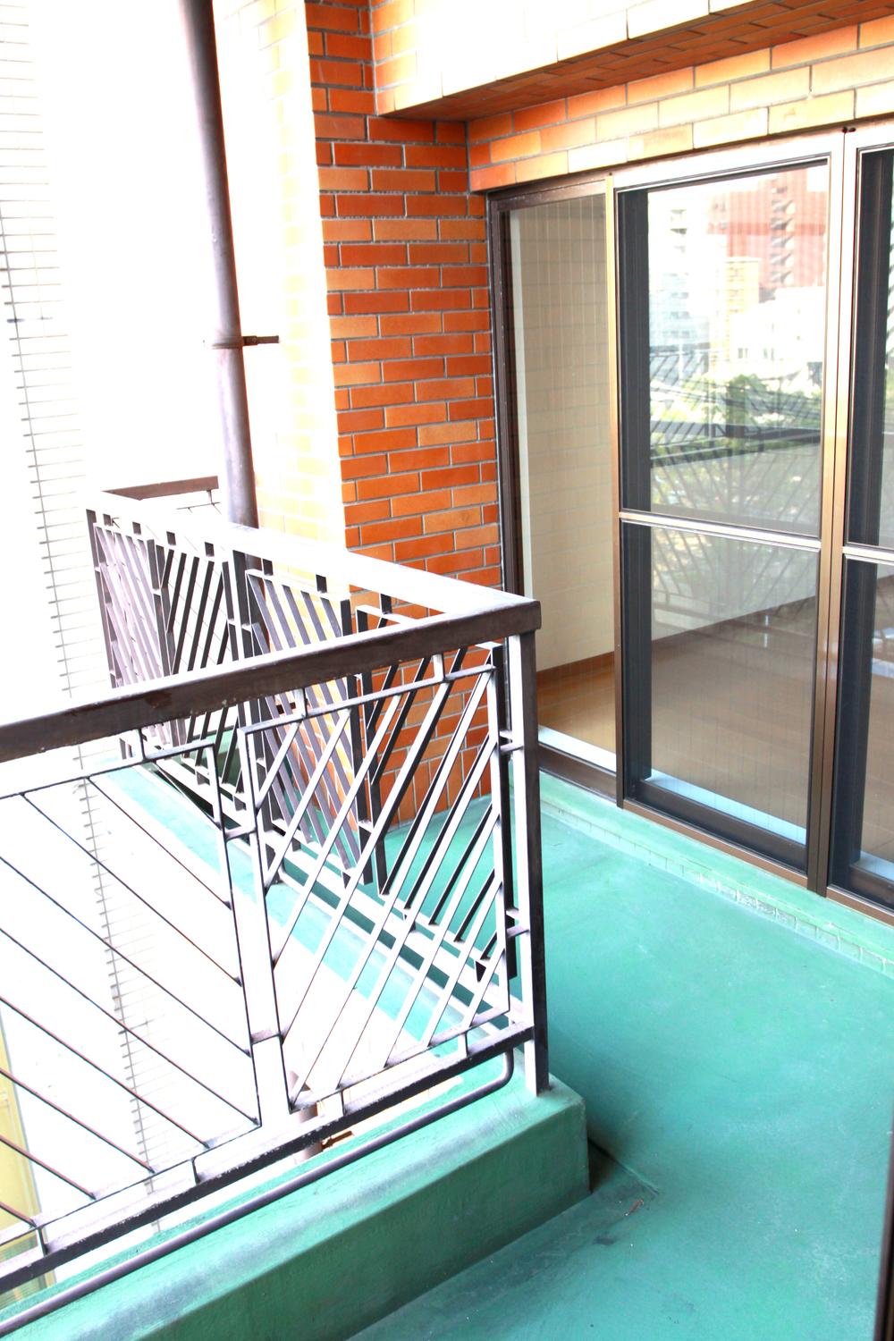 Balcony. Two-sided balcony
