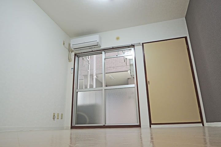 Living and room. Western-style 6 Pledge