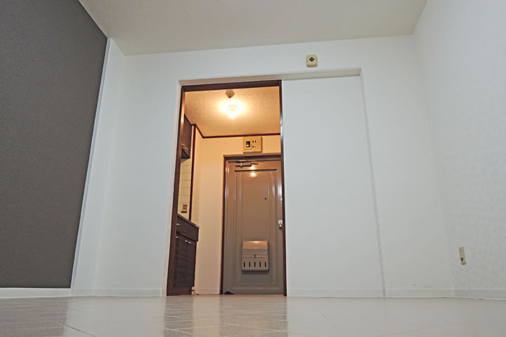 Living and room. Western-style 6 Pledge